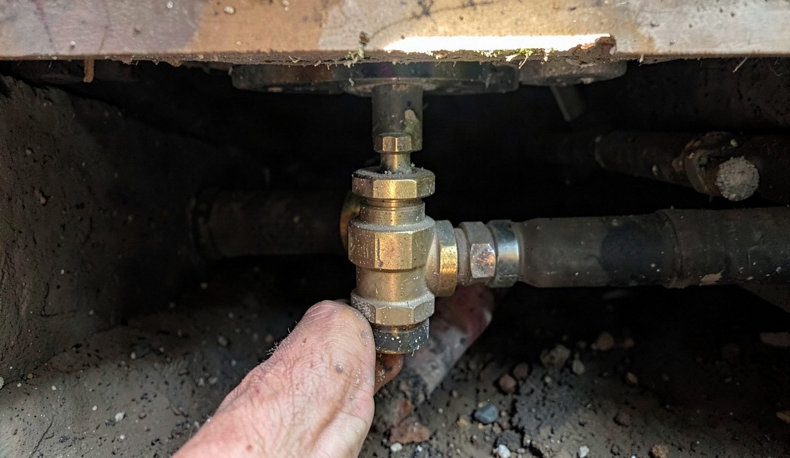 How to Shut Off Main Water Valve in Fort Worth TX 76196