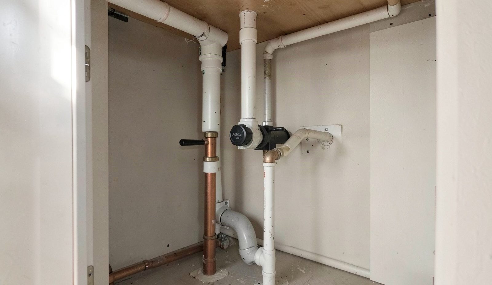 How to Shut Off Main Water Valve in Fort Worth TX 76196
